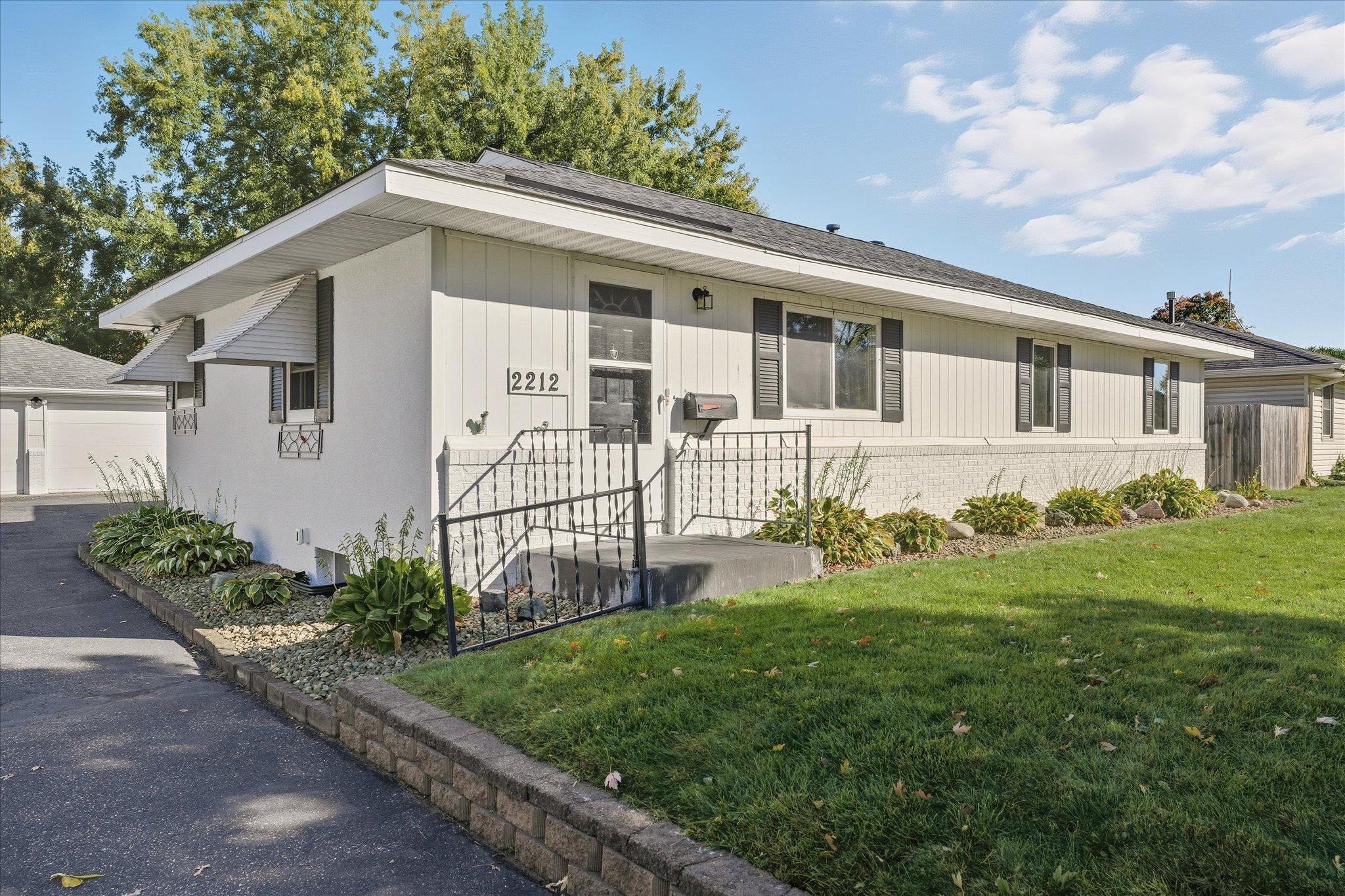 2212 55th Avenue North Brooklyn Center, MN 55430 - Photo 2 of 39