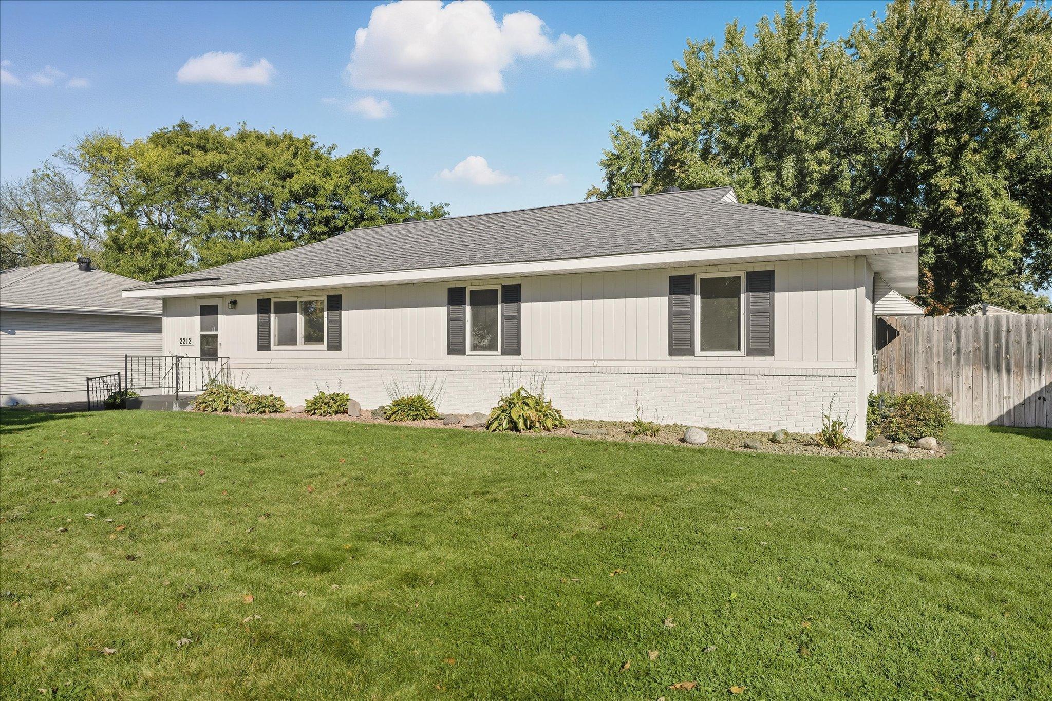 2212 55th Avenue North Brooklyn Center, MN 55430 - Photo 4 of 39