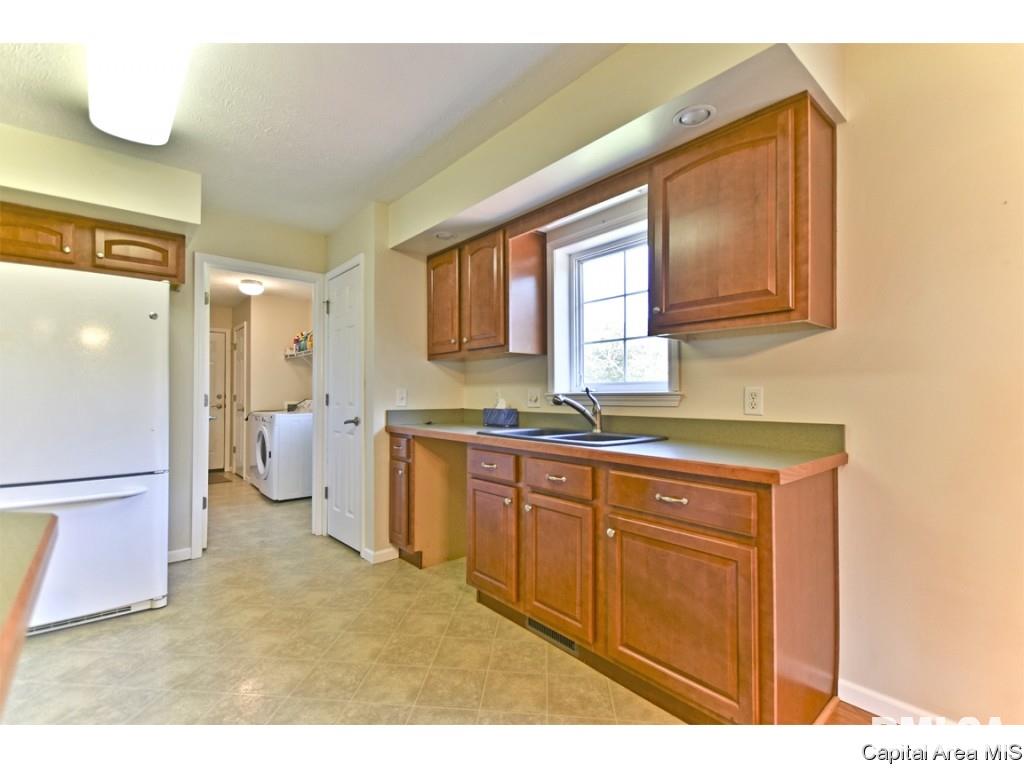 30982 Walk Road Girard, IL 62640 - Photo 12 of 34