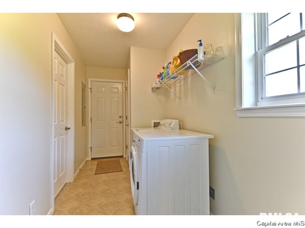 30982 Walk Road Girard, IL 62640 - Photo 13 of 34