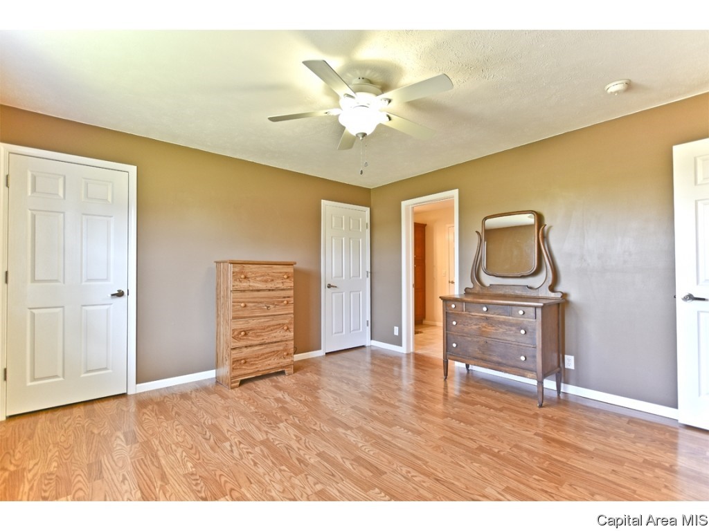 30982 Walk Road Girard, IL 62640 - Photo 14 of 34