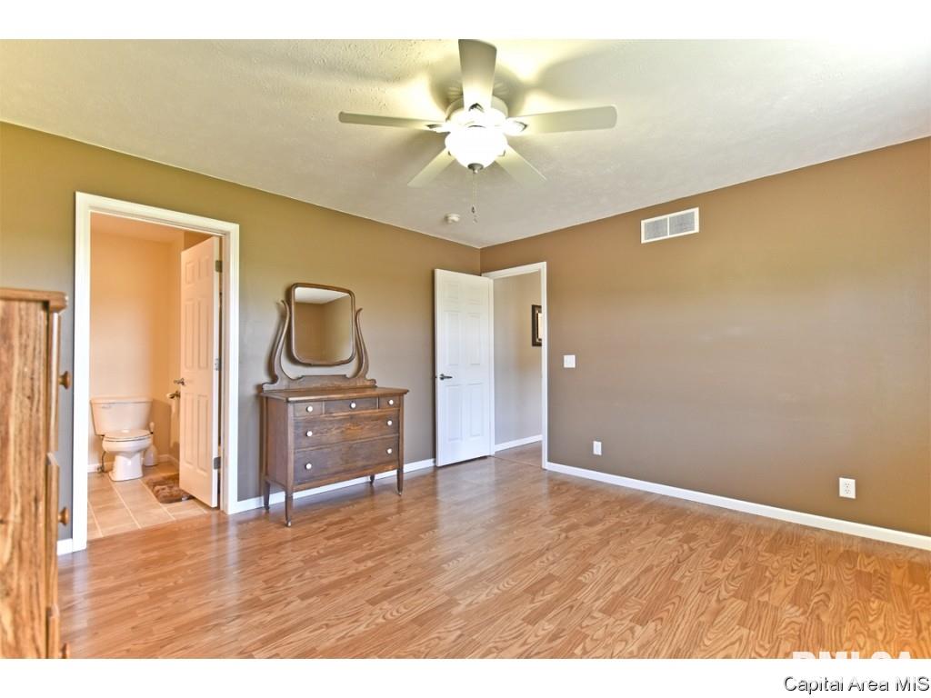 30982 Walk Road Girard, IL 62640 - Photo 16 of 34