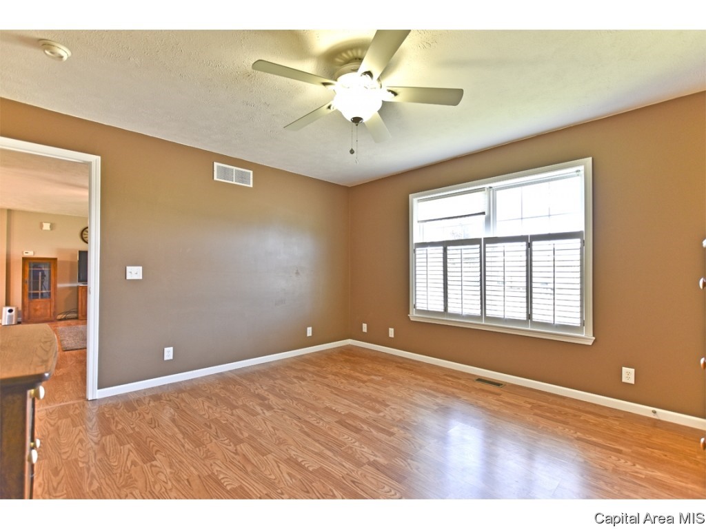 30982 Walk Road Girard, IL 62640 - Photo 17 of 34