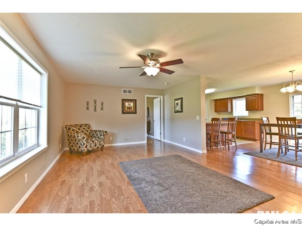 30982 Walk Road Girard, IL 62640 - Photo 3 of 34