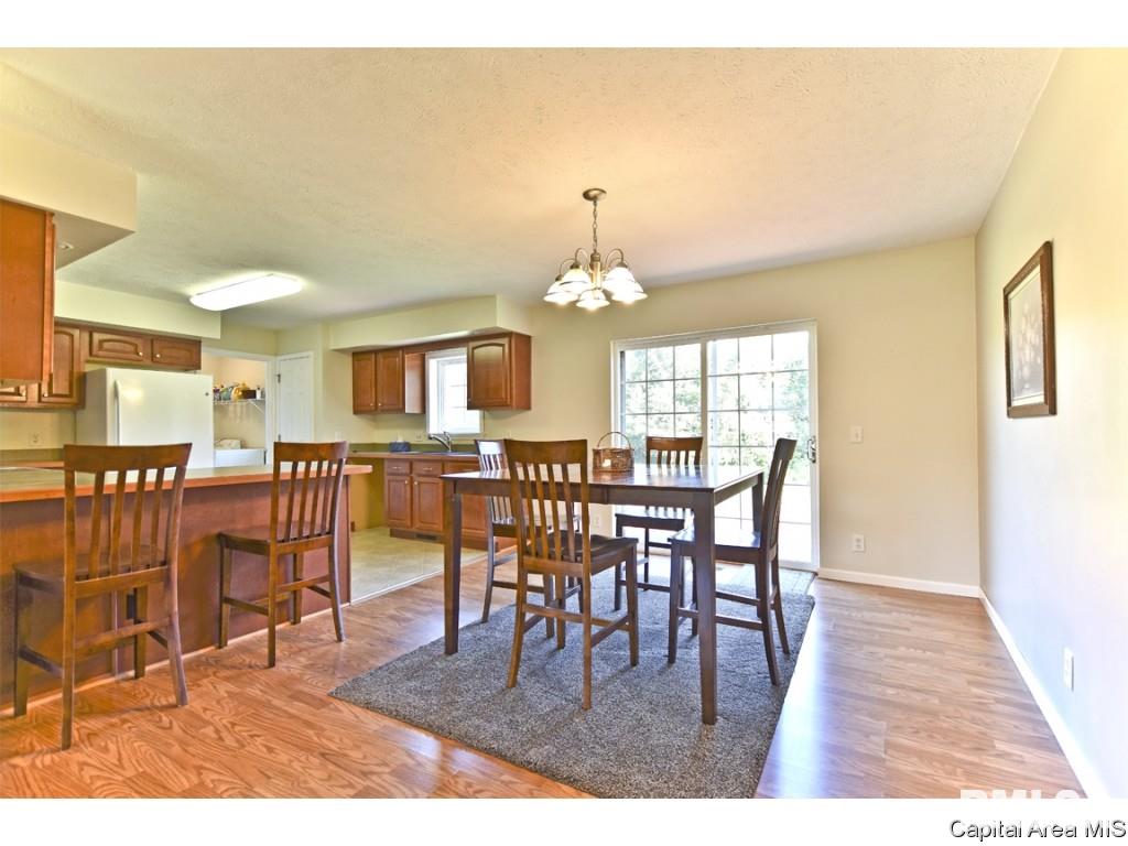 30982 Walk Road Girard, IL 62640 - Photo 8 of 34