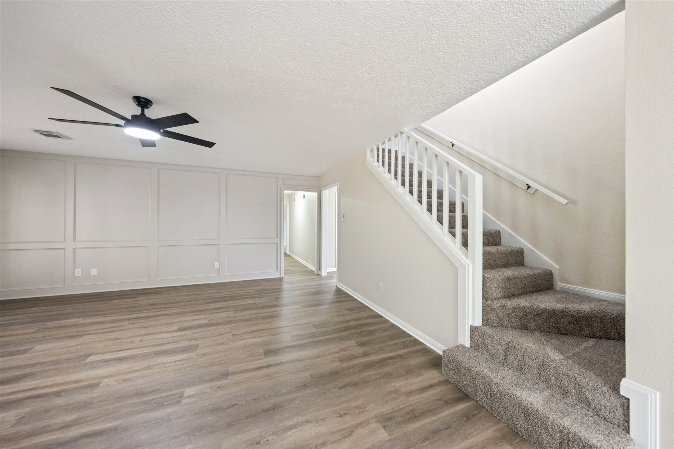 14989 Old Humble Pipeline Road Conroe, TX 77302 - Photo 14 of 33 Living area.