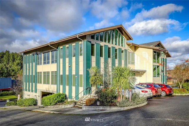 $500 | 19660 10th Avenue Northeast, Poulsbo, WA 98370