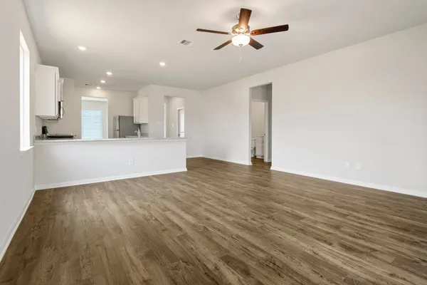 $2,075 | 316 Tejas Trail, Waller, TX 77484