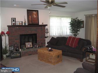 50 Candle Road Levittown, PA 19057 - Photo 4 of 11 Family Room