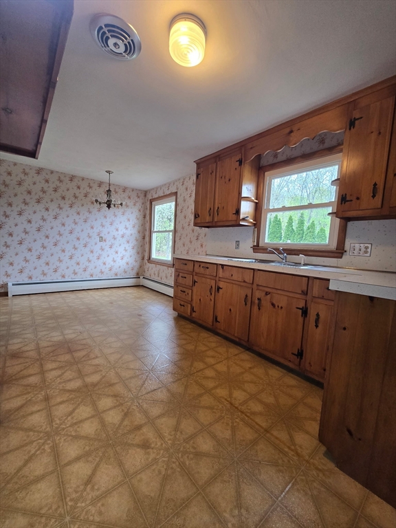 95 Herrman Street West Springfield, MA 01089 - Photo 4 of 21