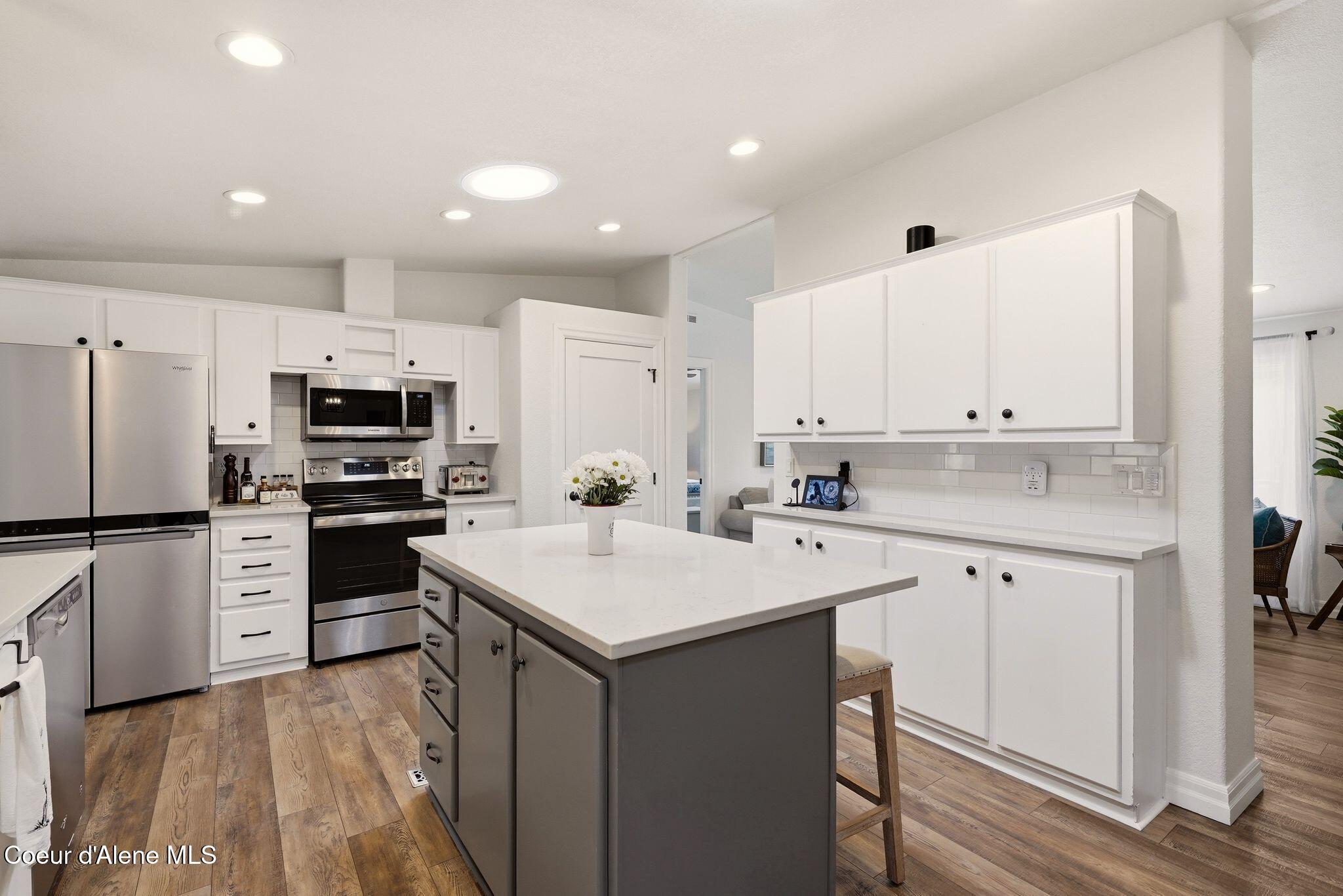 10439 West Cougar Gulch Road Coeur D'Alene, ID 83814 - Photo 100 of 128 Island Kitchen at the Ridge House