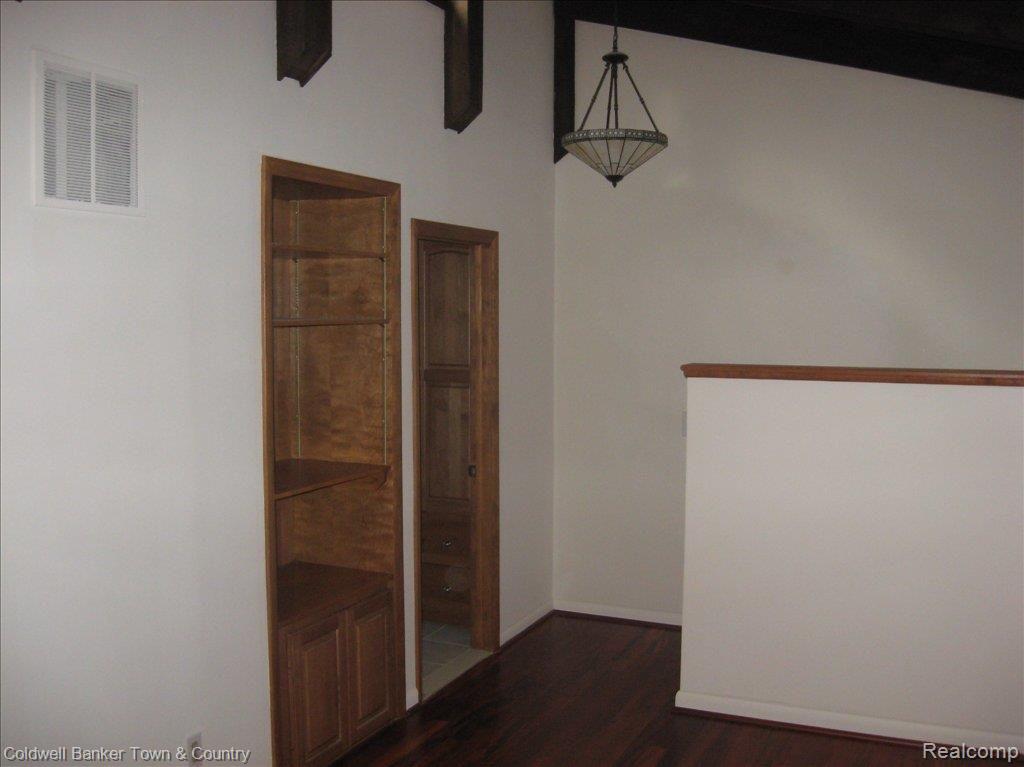 9380 Hyne Road Brighton, MI 48114 - Photo 11 of 19 9380 Hyne 011upper den