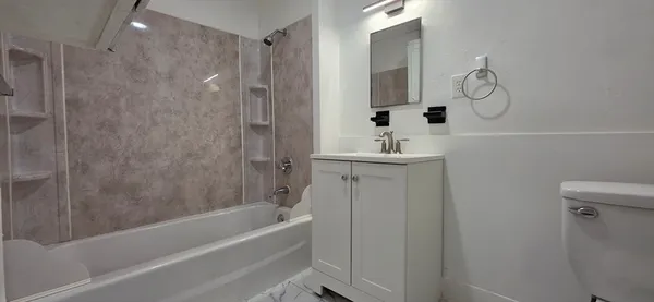 $2,100 | 14 Orient Street, Unit 2, Worcester, MA 01604