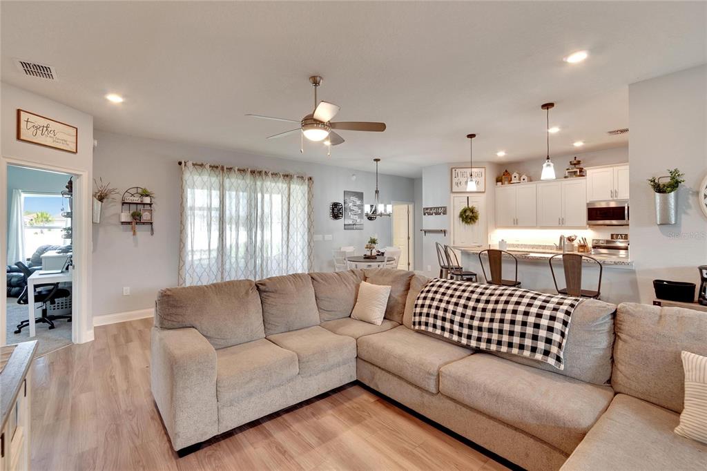 4435 Devinshire Fields Loop Plant City, FL 33567 - Photo 12 of 39