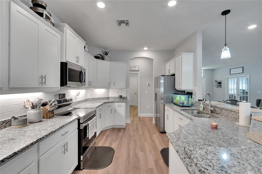 4435 Devinshire Fields Loop Plant City, FL 33567 - Photo 6 of 39