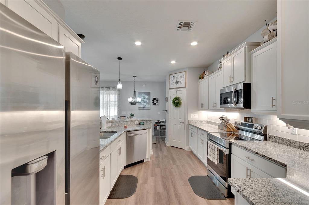 4435 Devinshire Fields Loop Plant City, FL 33567 - Photo 9 of 39