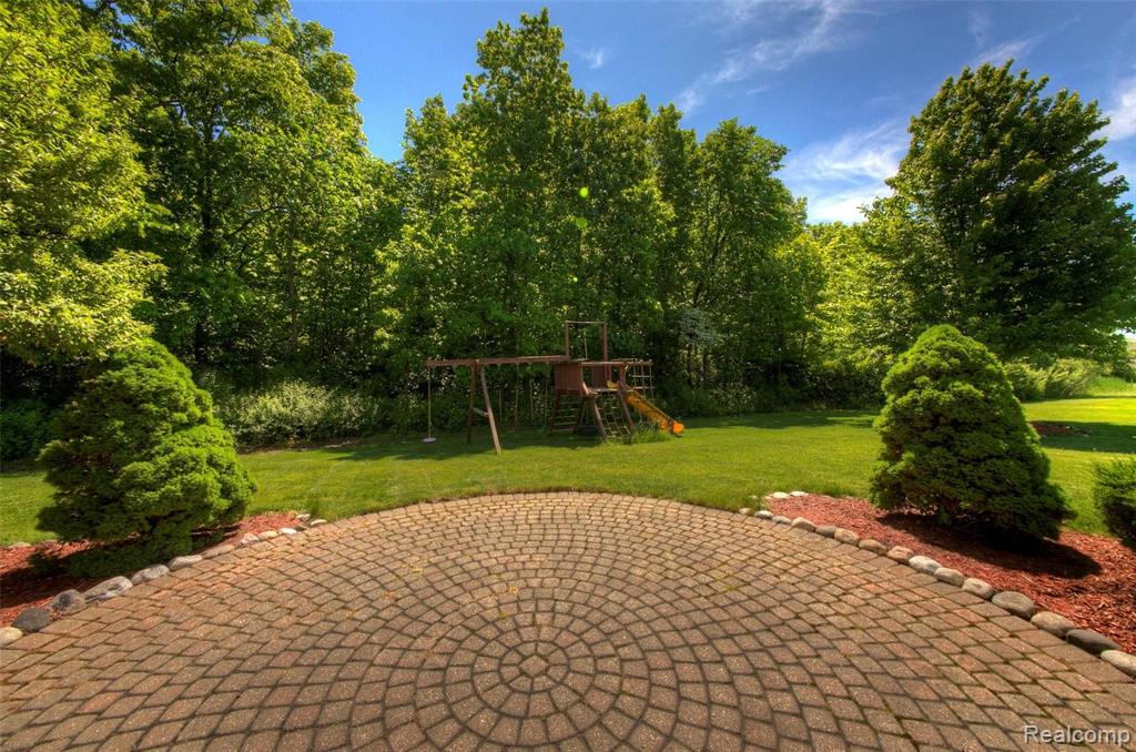 46559 Inverness Road Canton, MI 48188 - Photo 5 of 48