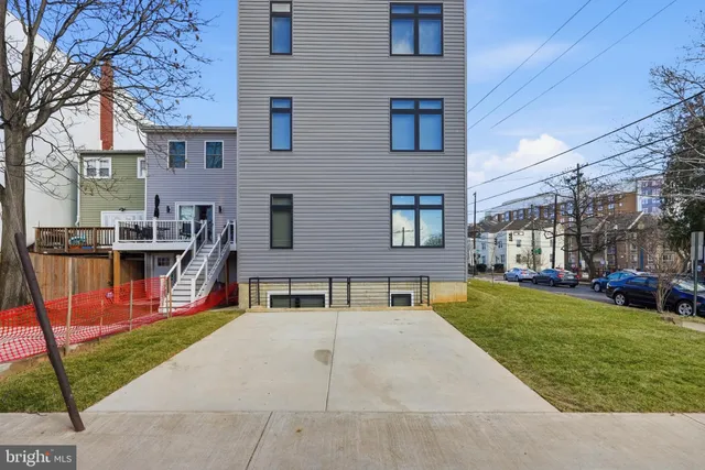 a view of entrance of the house