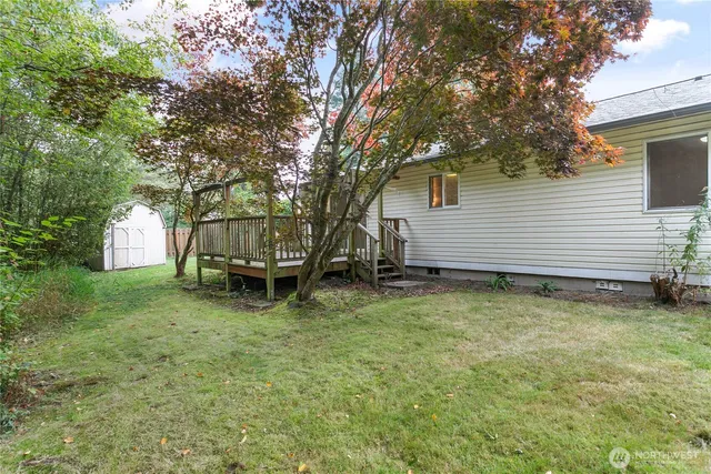 a view of a house with a backyard