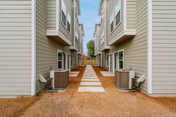 $1,500 | 1510 South Walters Street, Unit 102, San Antonio, TX 78210