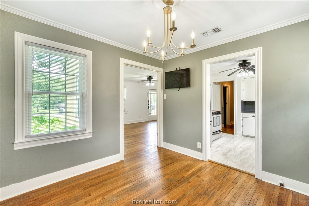 710 Inwood Drive Bryan, TX 77802 - Photo 5 of 22 dining room