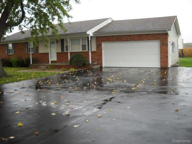 14427 Goutz Road Monroe, MI 48161 - Photo 4 of 24 DSCN0665.jpg