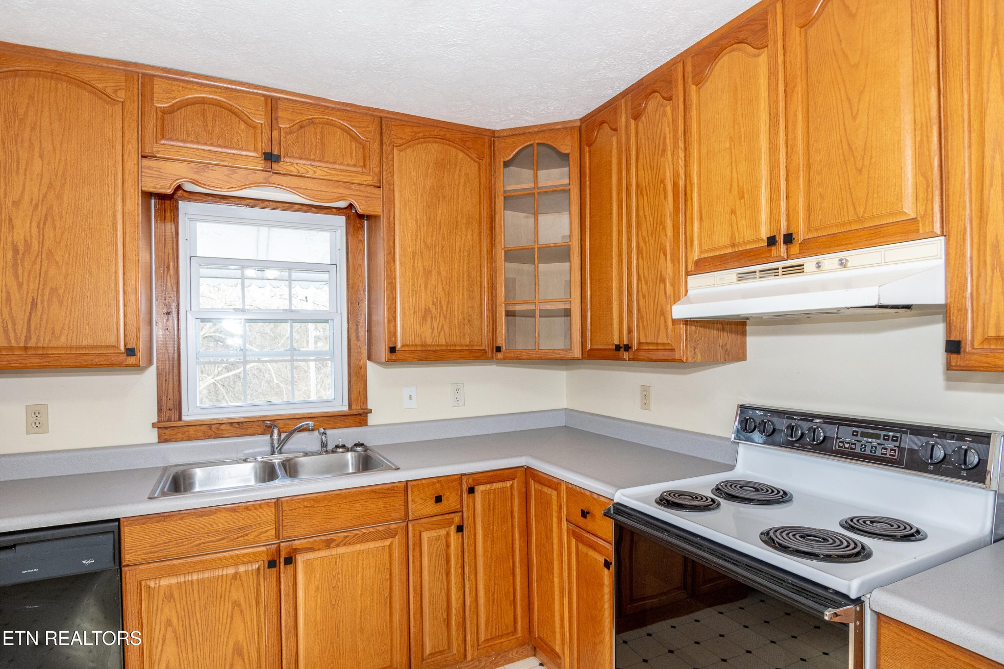 471 East Lincoln Road Alcoa, TN 37701 - Photo 13 of 47 a kitchen with stainless steel appliances a sink stove and a window