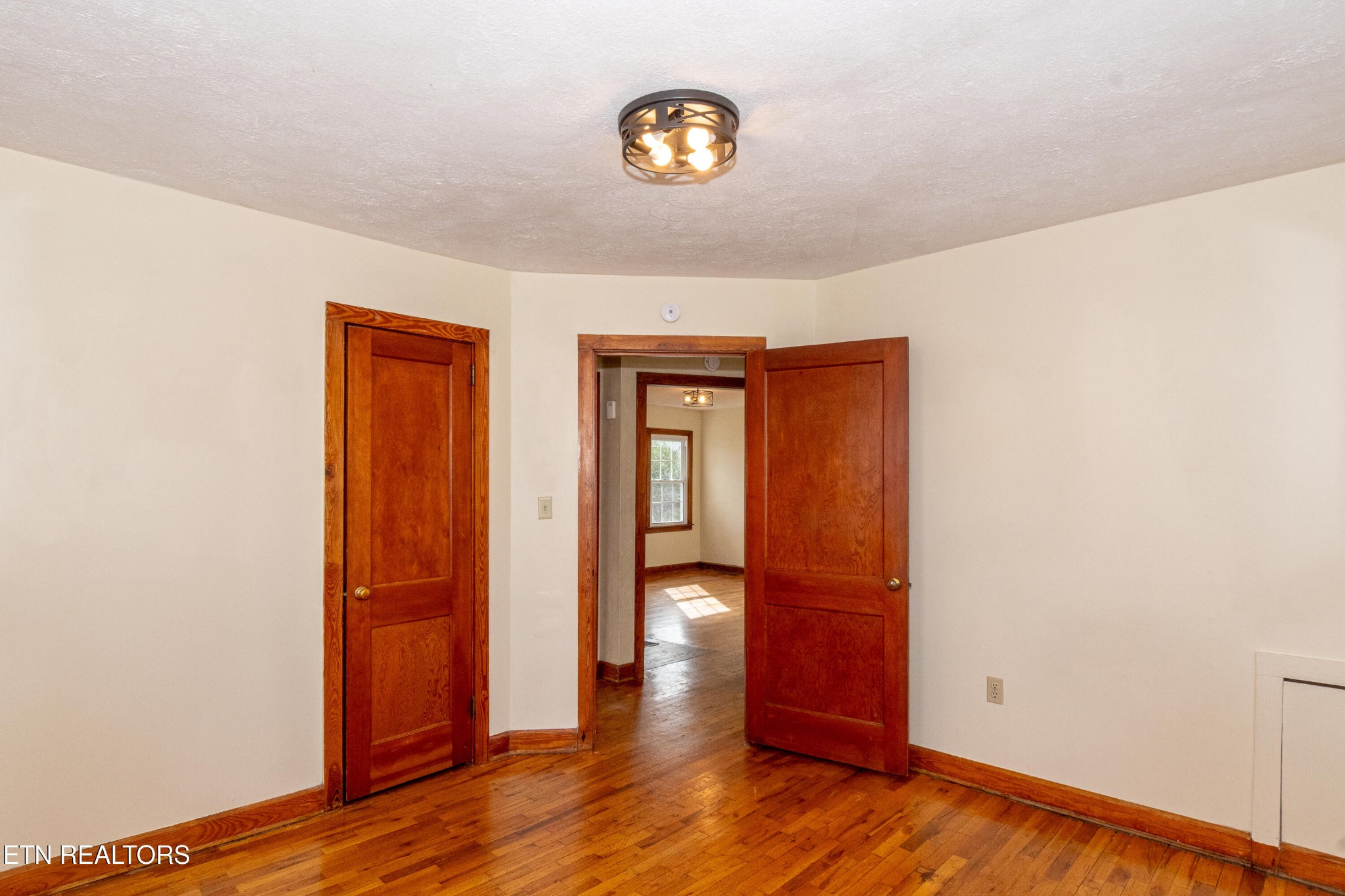 471 East Lincoln Road Alcoa, TN 37701 - Photo 18 of 47 a view of livingroom with hardwood floor and hallway