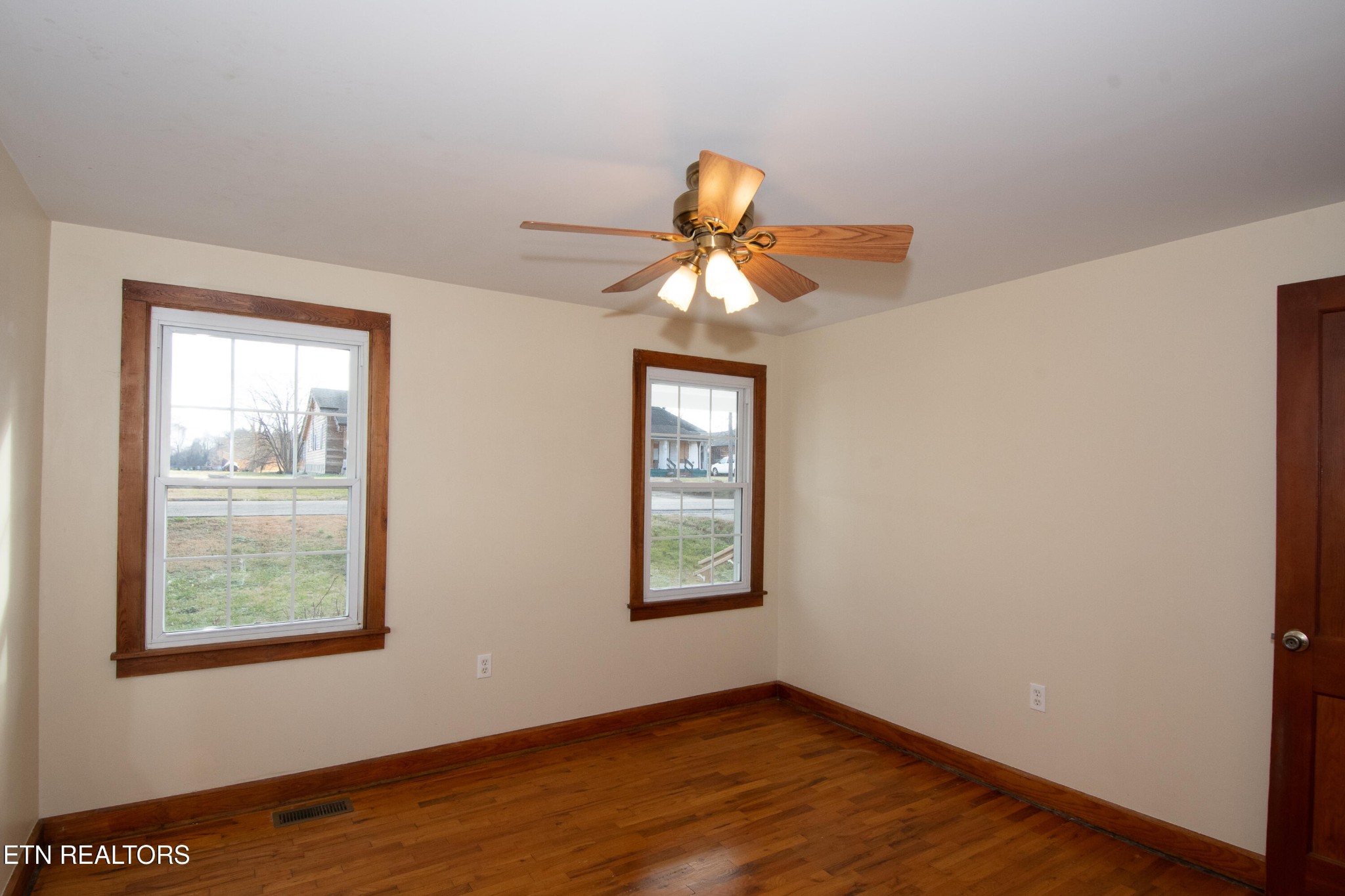 471 East Lincoln Road Alcoa, TN 37701 - Photo 25 of 47 a window in an empty room