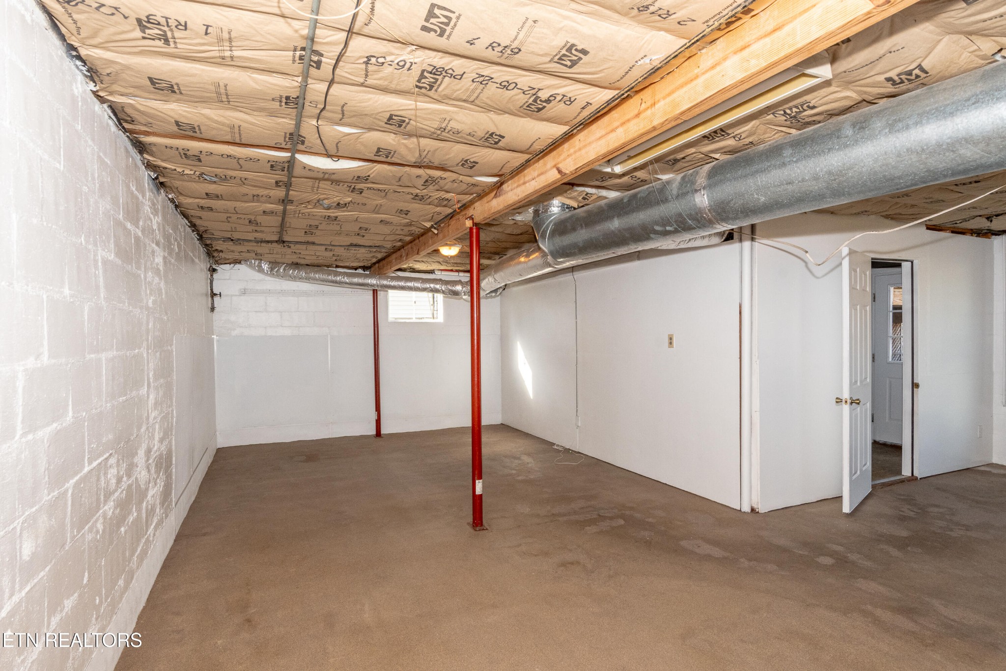 471 East Lincoln Road Alcoa, TN 37701 - Photo 26 of 47 a view of a room with wooden floor