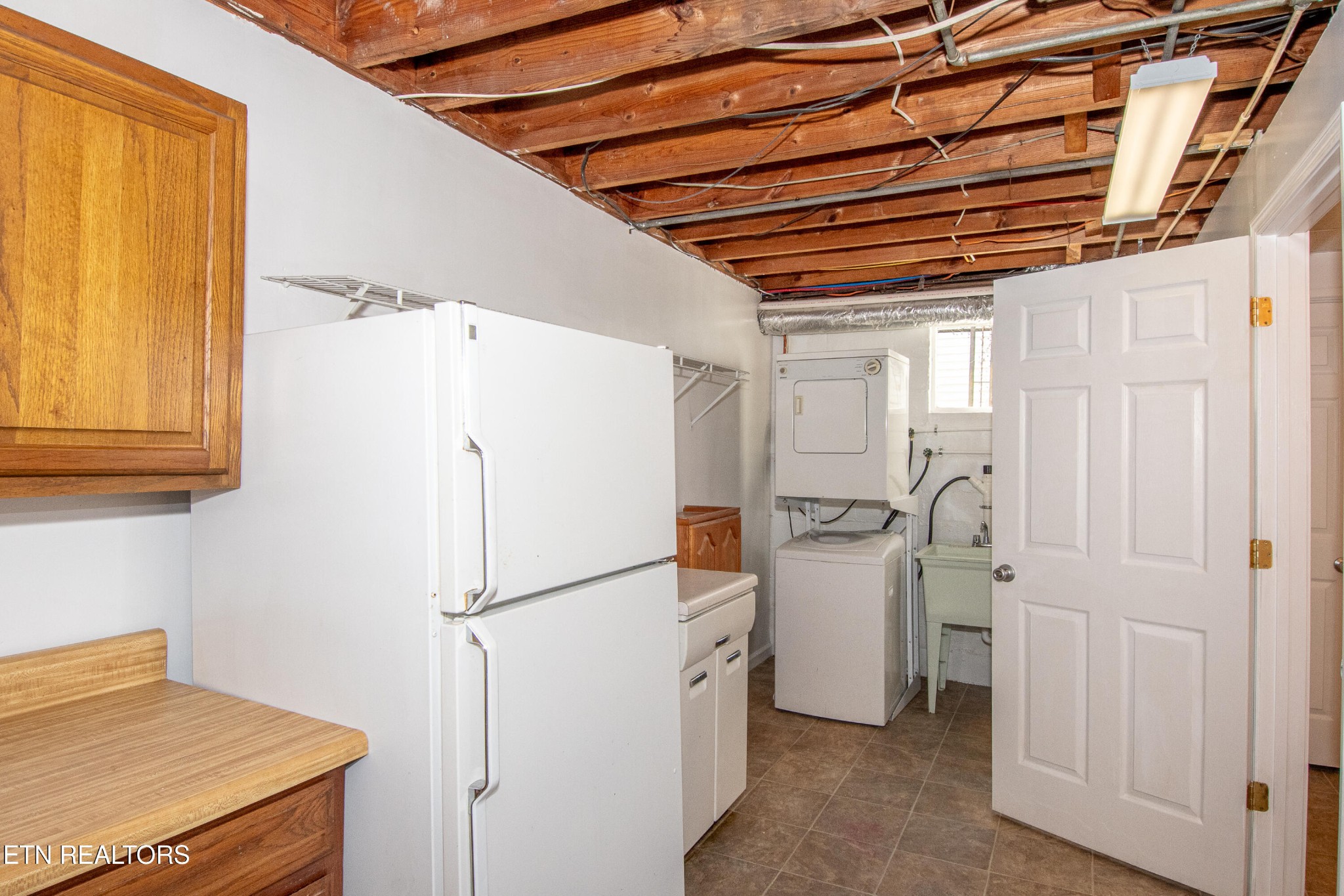 471 East Lincoln Road Alcoa, TN 37701 - Photo 30 of 47 a utility room with dryer and washer