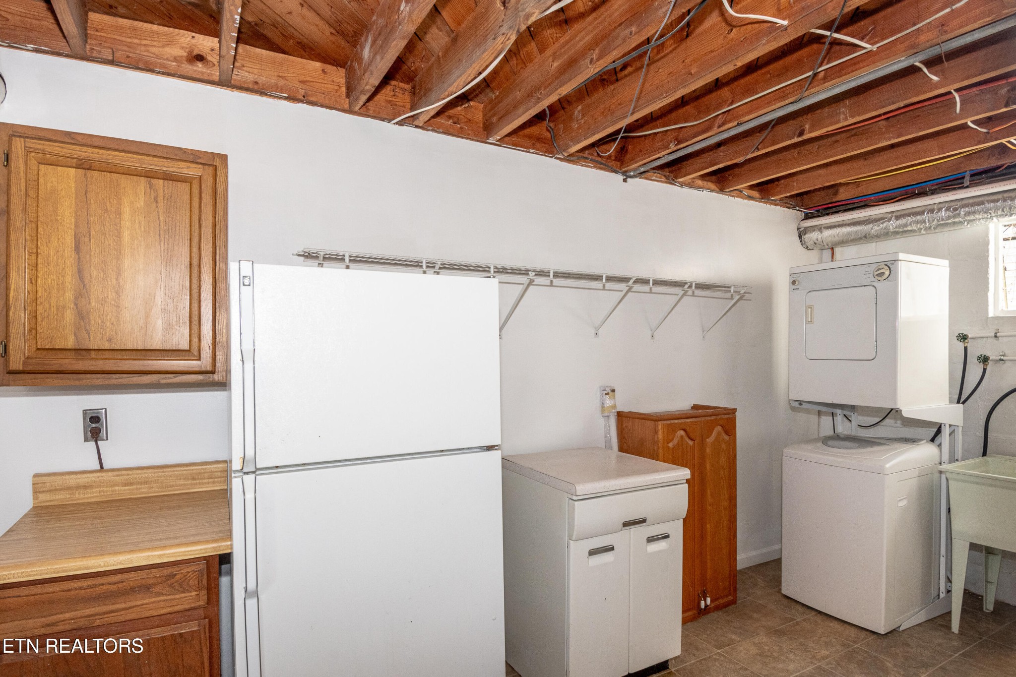 471 East Lincoln Road Alcoa, TN 37701 - Photo 31 of 47 a utility room with dryer and washer