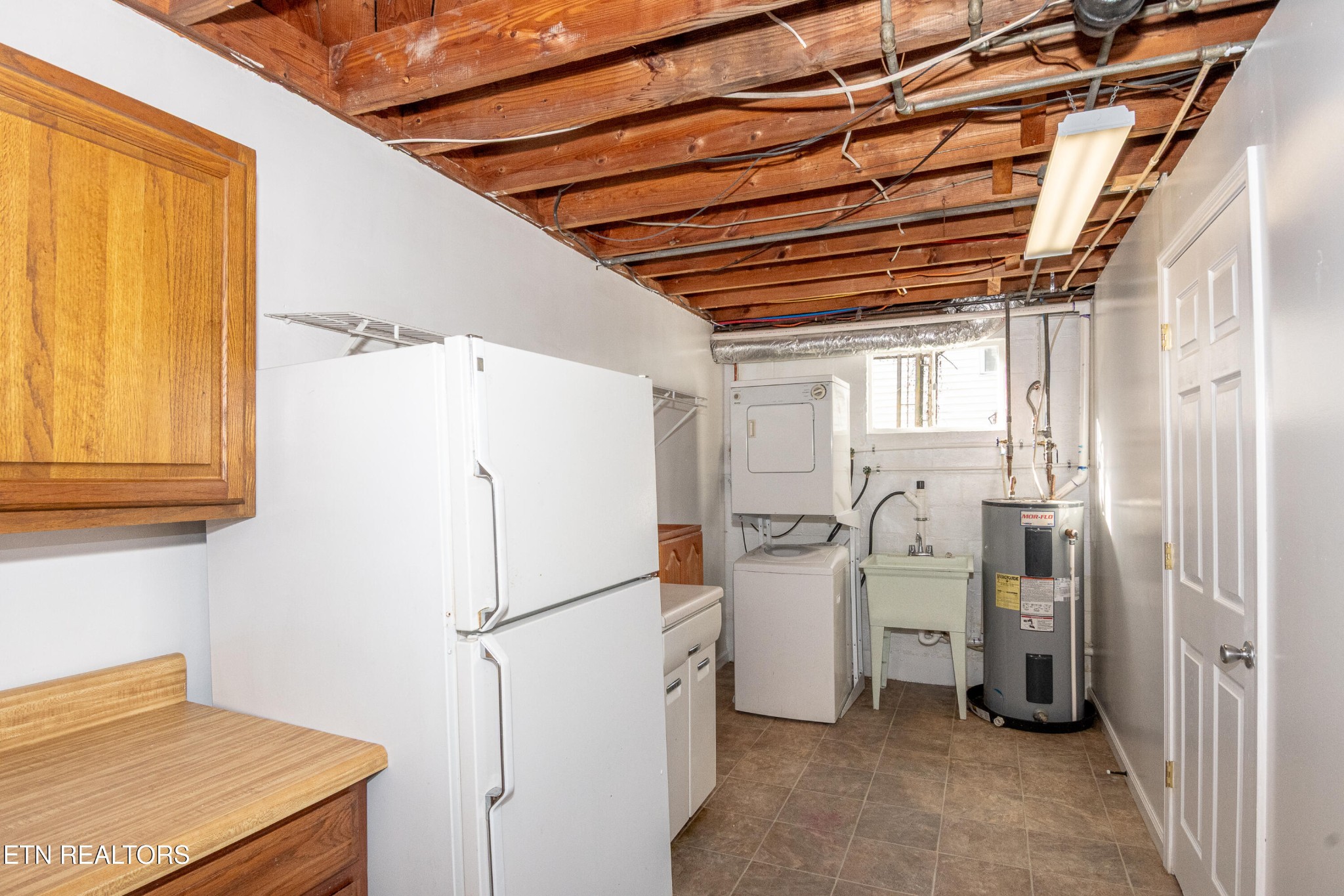 471 East Lincoln Road Alcoa, TN 37701 - Photo 32 of 47 a kitchen with a refrigerator and a stove