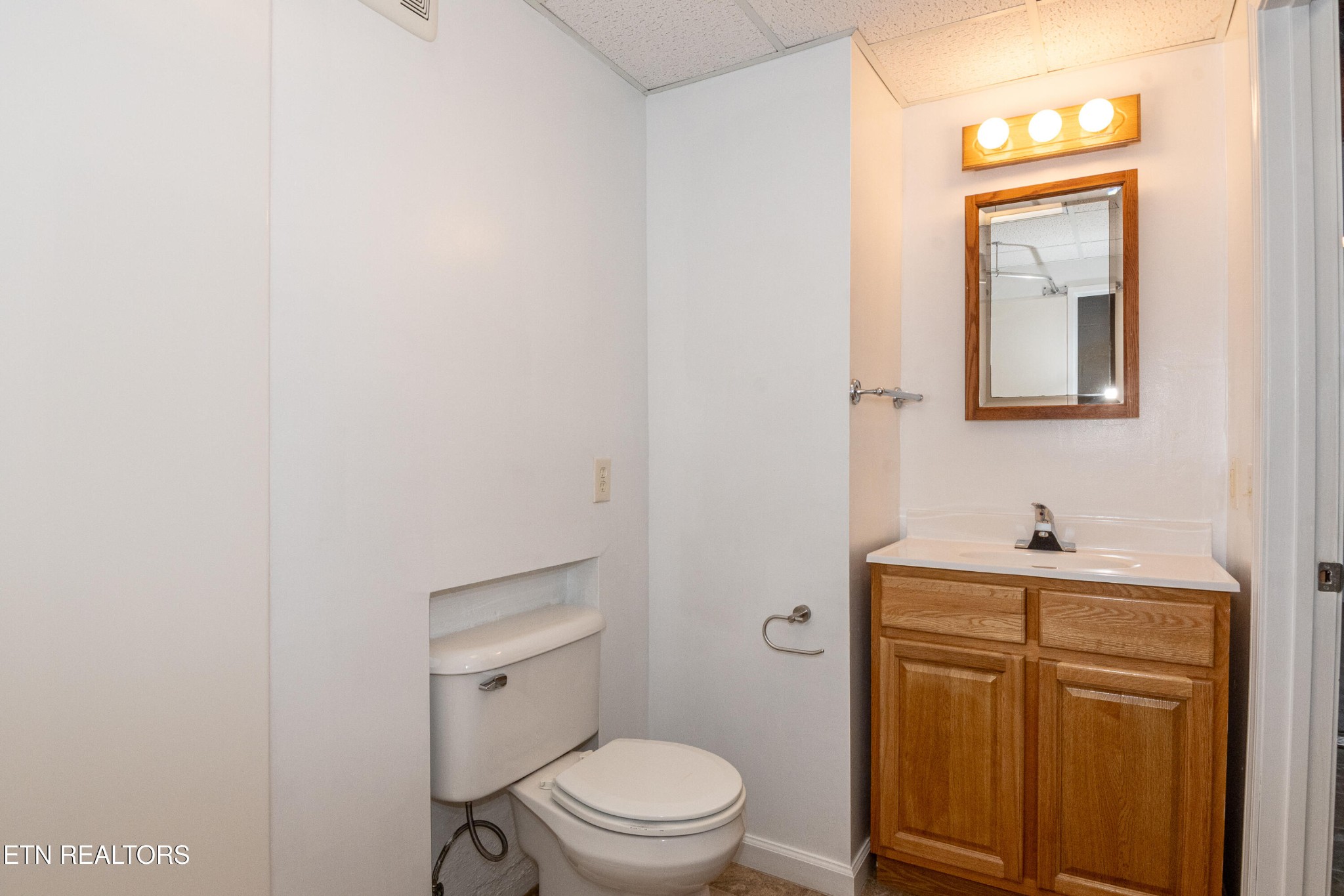 471 East Lincoln Road Alcoa, TN 37701 - Photo 35 of 47 a bathroom with a toilet a sink and mirror