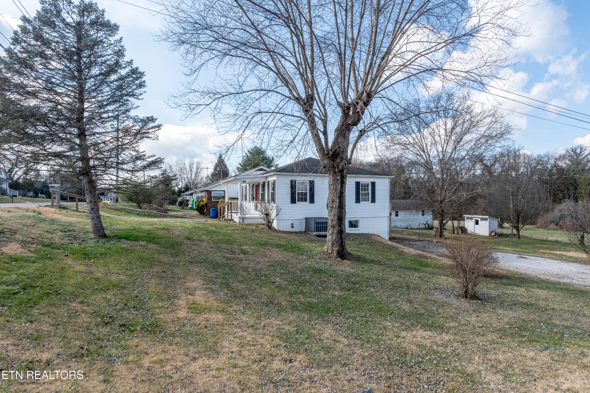 471 East Lincoln Road Alcoa, TN 37701 - Photo 44 of 47 a view of a yard with a house and a tree