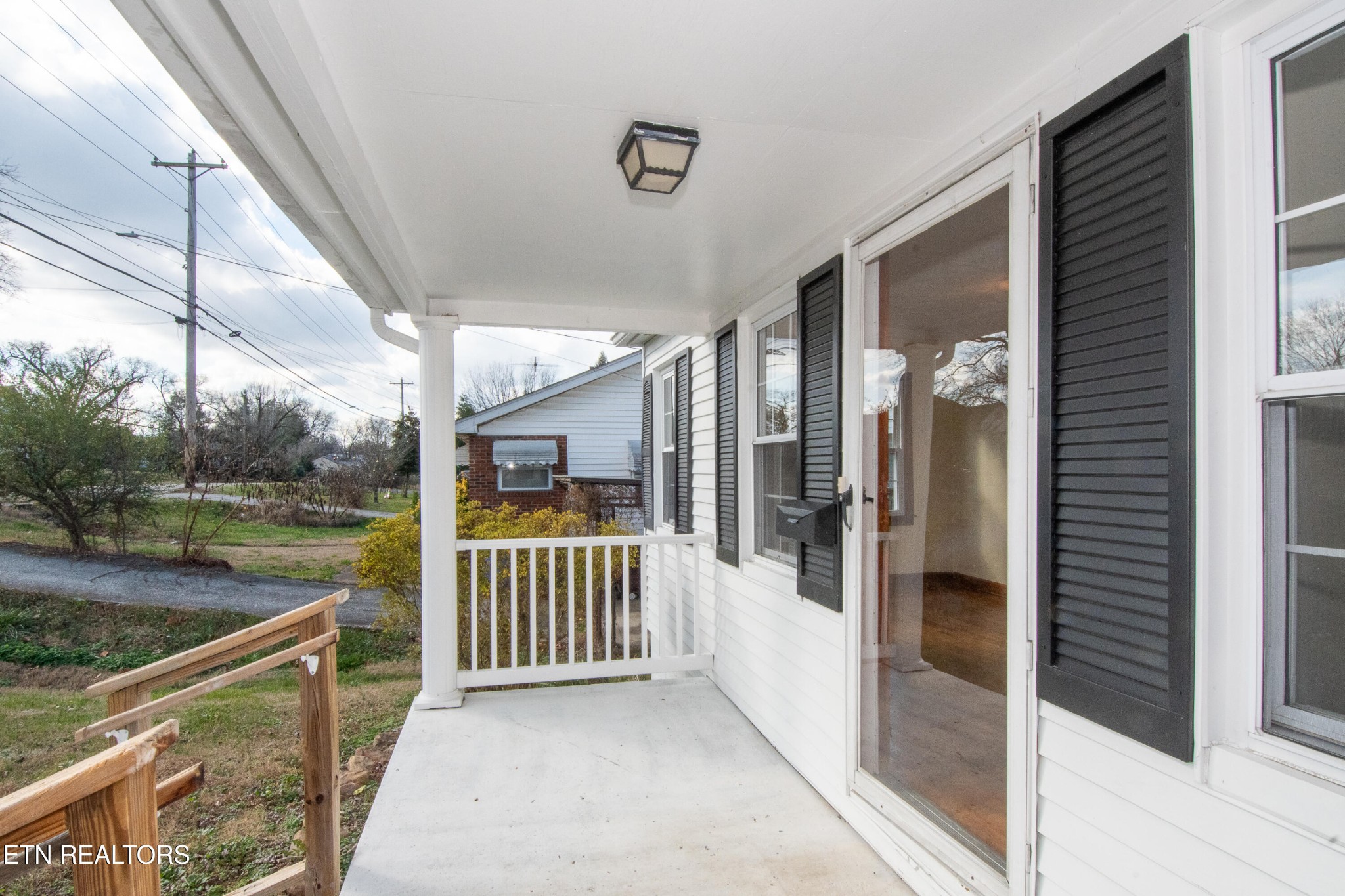 471 East Lincoln Road Alcoa, TN 37701 - Photo 5 of 47 a view of a balcony