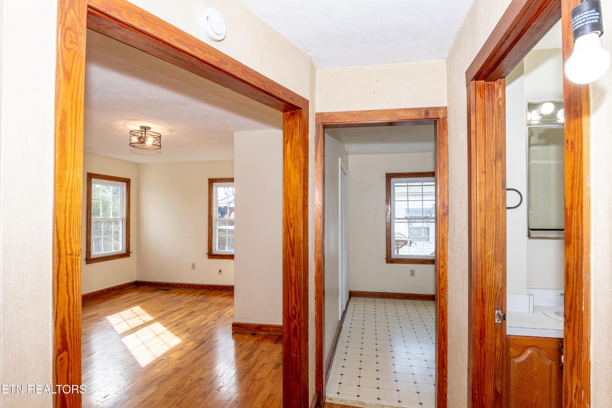 471 East Lincoln Road Alcoa, TN 37701 - Photo 9 of 47 a view of a hallway with wooden floor and a living room