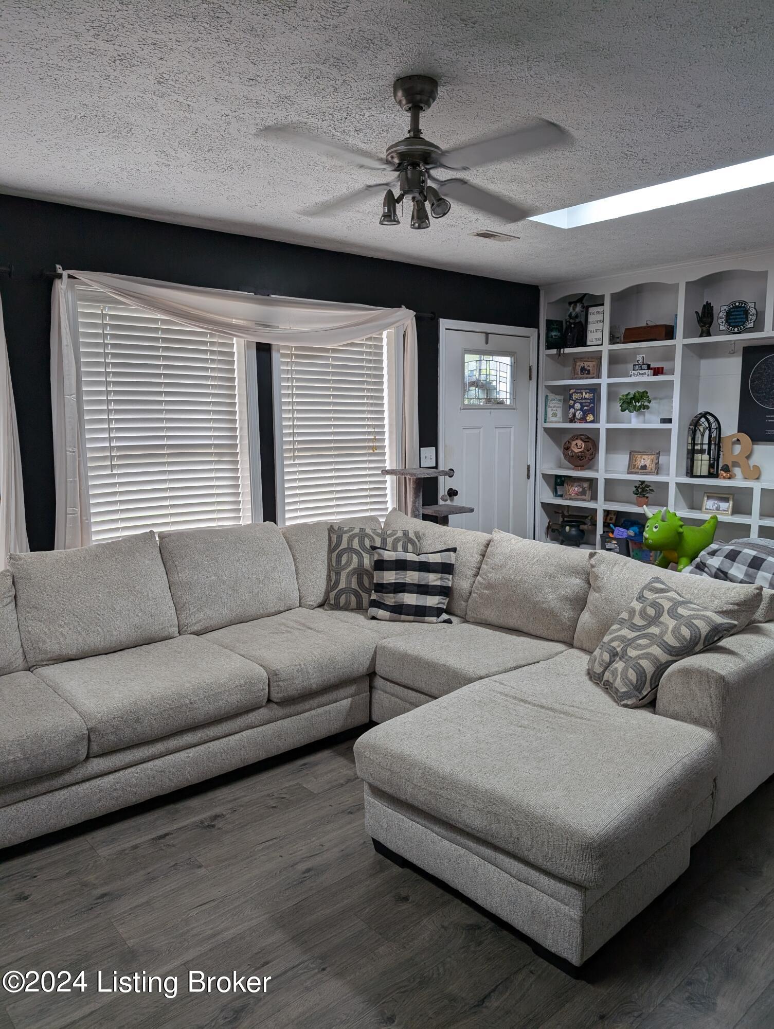 2265 Plum Run Road Bardstown, KY 40004 - Photo 9 of 21 Living Room