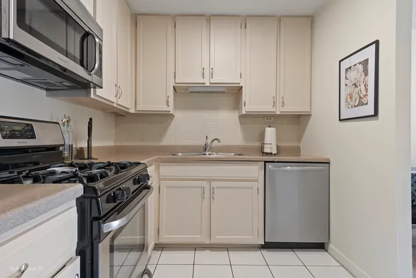 $185,000 | 1049 West Ogden Avenue, Unit 204, Naperville, IL 60563