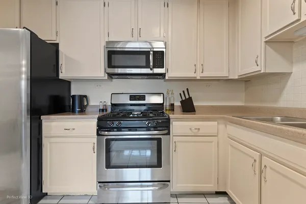 $185,000 | 1049 West Ogden Avenue, Unit 204, Naperville, IL 60563