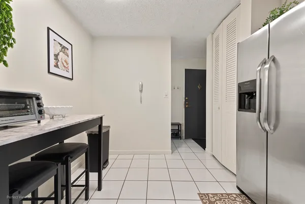 $185,000 | 1049 West Ogden Avenue, Unit 204, Naperville, IL 60563
