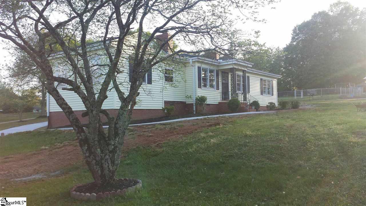357 Taylor Road Greer, SC 29651 - Photo 2 of 24