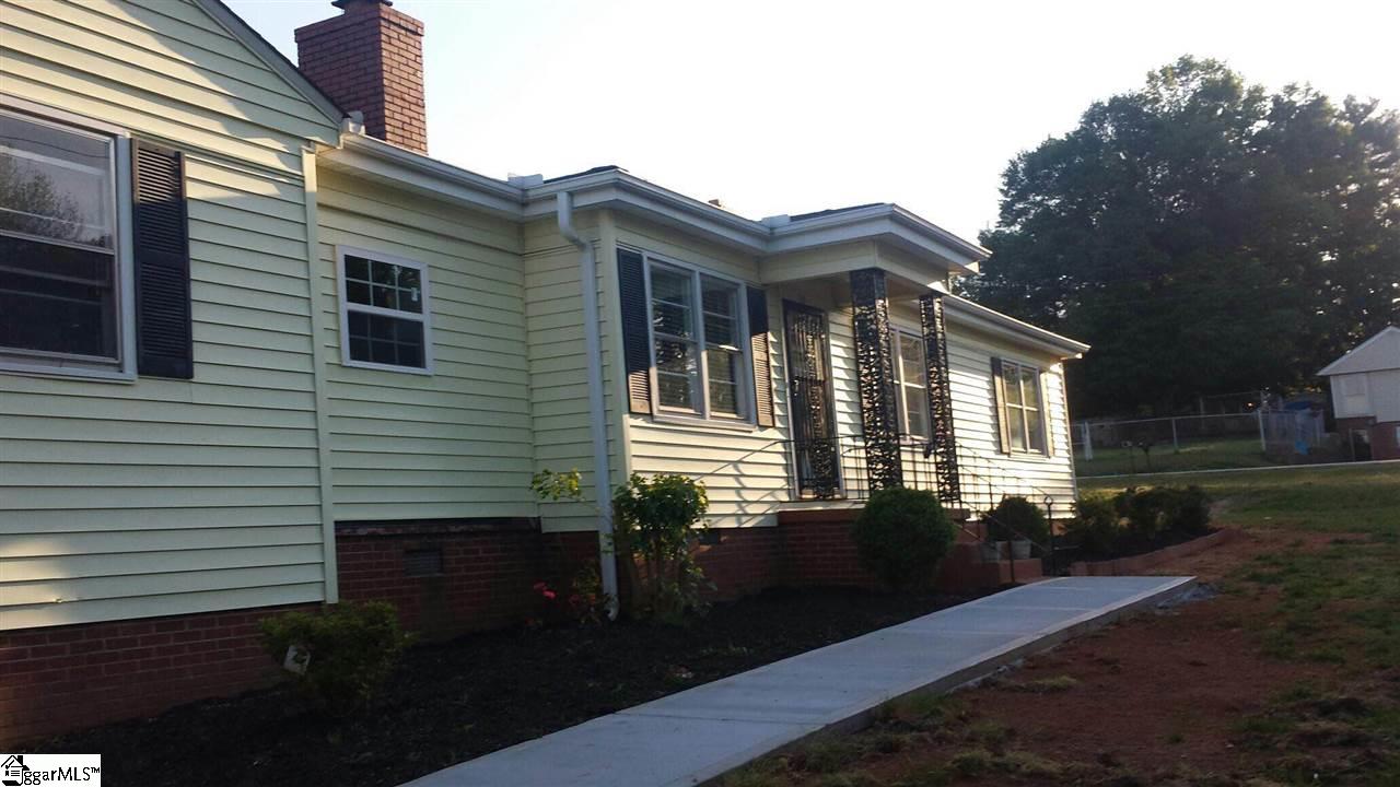357 Taylor Road Greer, SC 29651 - Photo 3 of 24