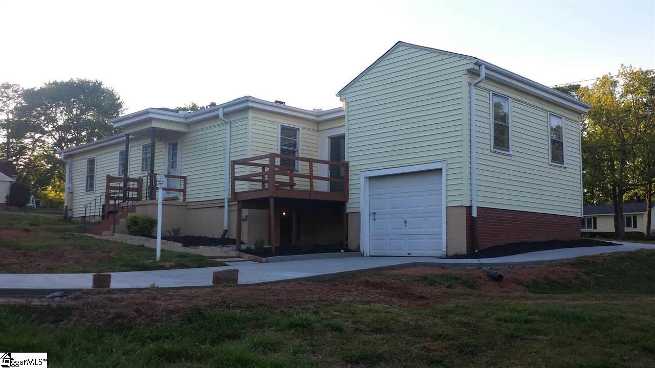 357 Taylor Road Greer, SC 29651 - Photo 4 of 24