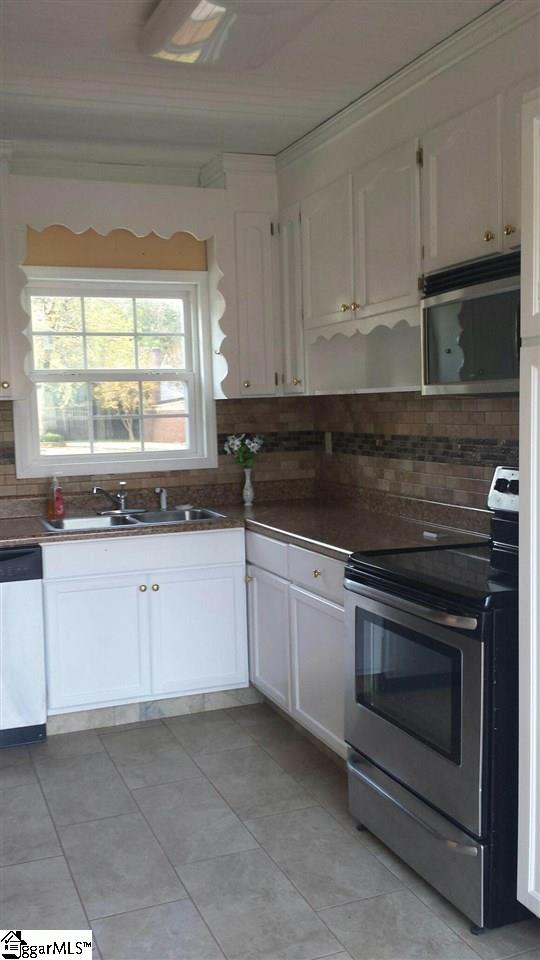 357 Taylor Road Greer, SC 29651 - Photo 9 of 24