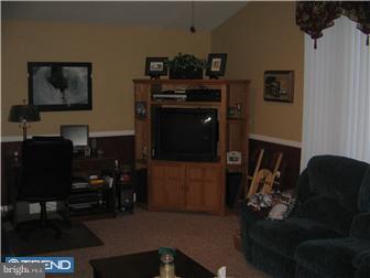 3137 Willits Road Philadelphia, PA 19114 - Photo 3 of 12 Family Room