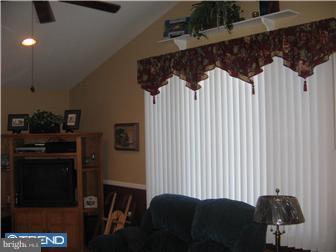 3137 Willits Road Philadelphia, PA 19114 - Photo 10 of 12 Family Room