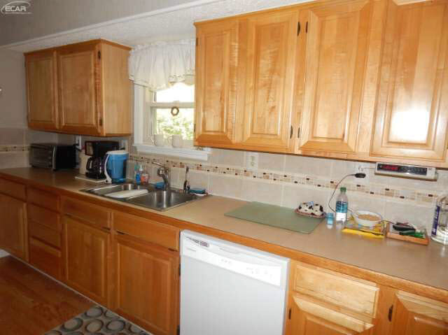 7393 Sharp Road Swartz Creek, MI 48473 - Photo 9 of 37 21203105-8.JPG