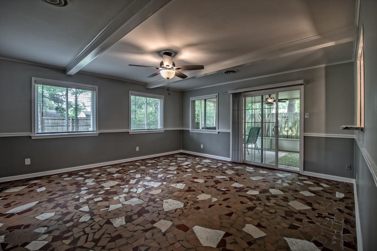 4582 Boyce Road Memphis, TN 38117 - Photo 10 of 22 a view of an empty room and window