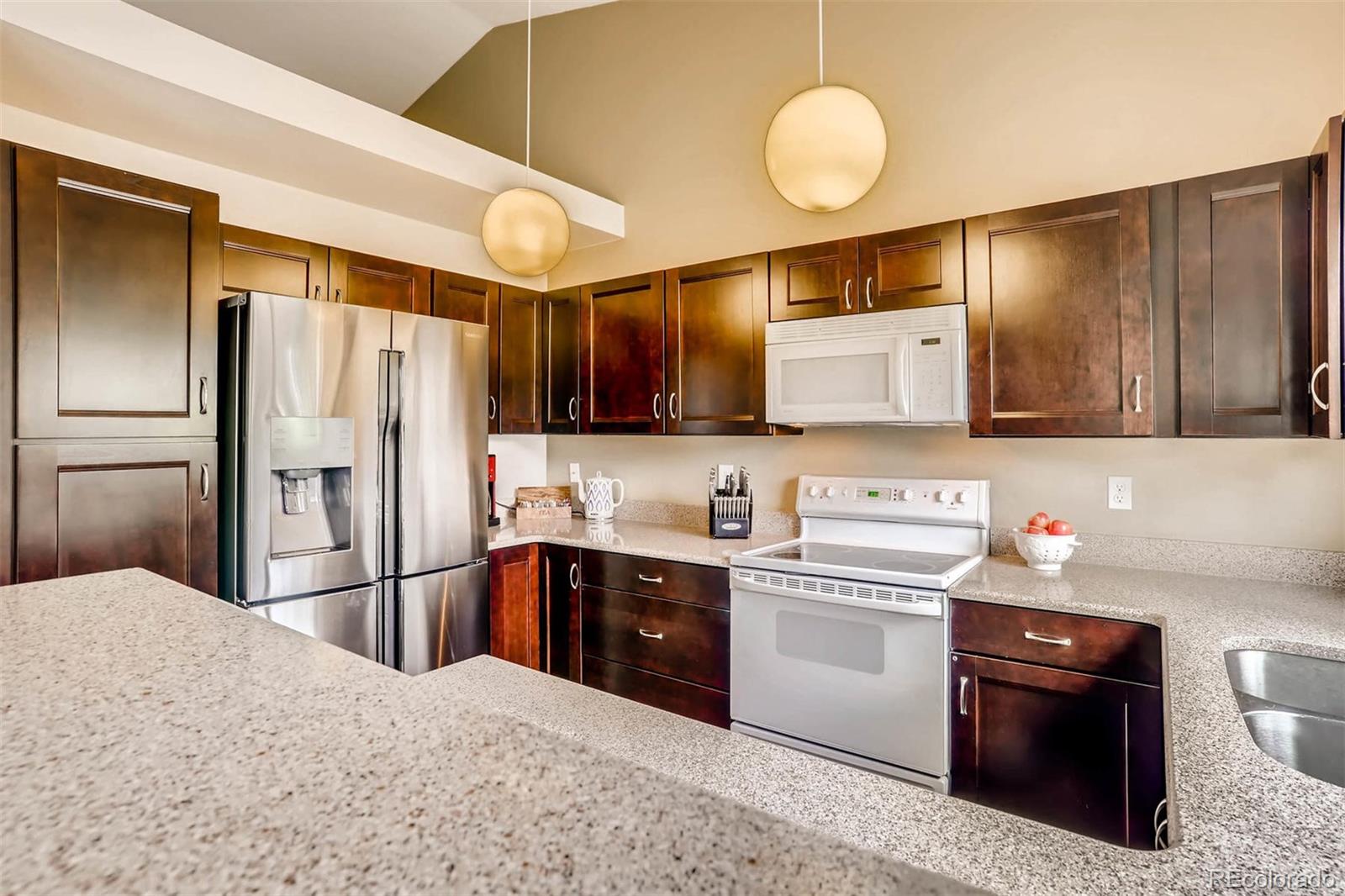 6804 Amherst Court Highlands Ranch, CO 80130 - Photo 5 of 28 Gallery Image 5
